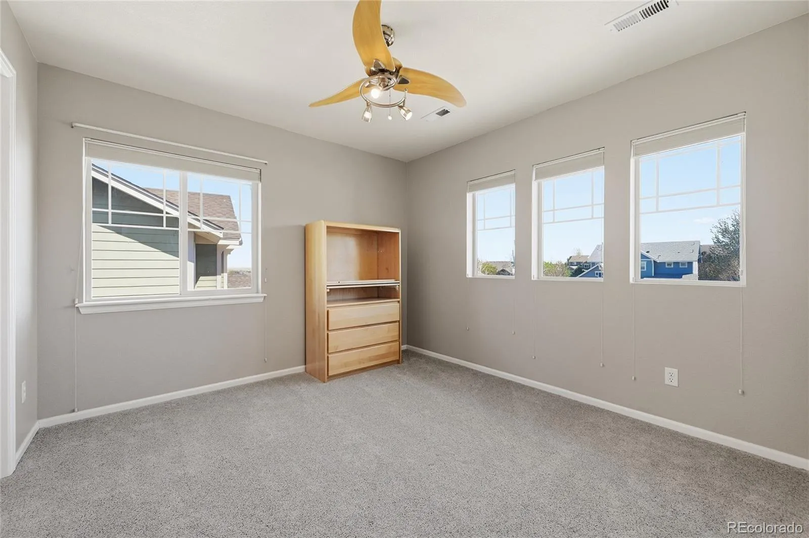 25853 E Peakview Place Aurora CO 80016 MLS #REC3006166 04202026185327 1600 26