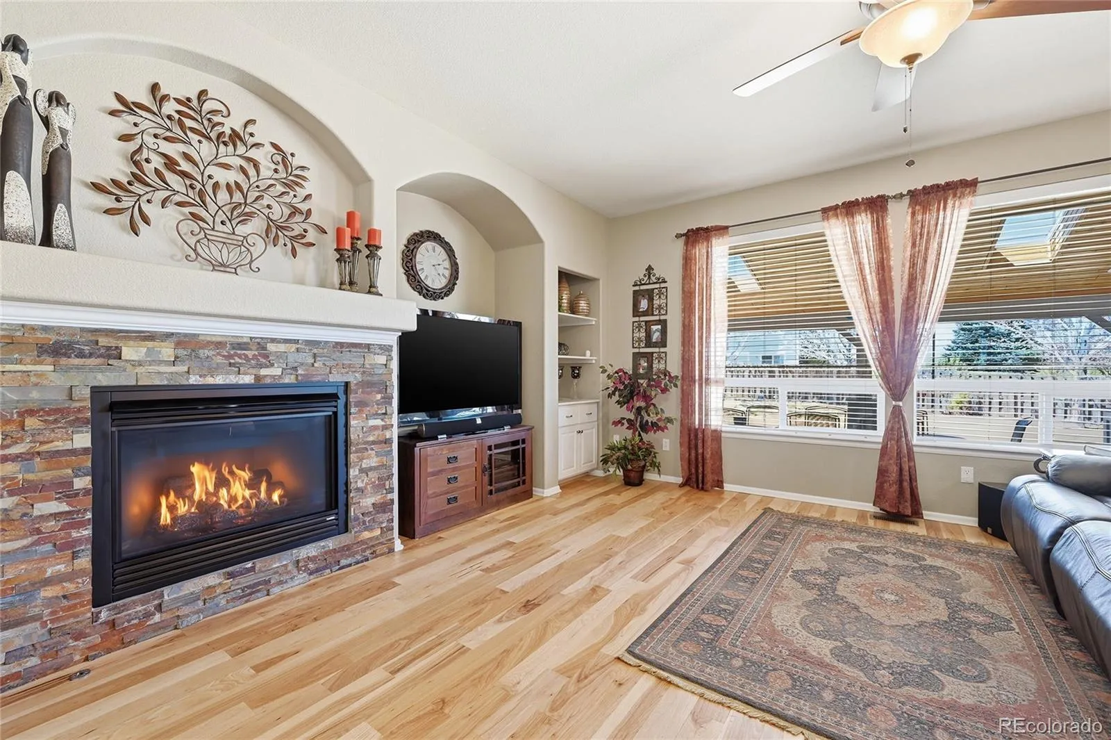 25853 E Peakview Place Aurora CO 80016 MLS #REC3006166 04202026185327 1600 7