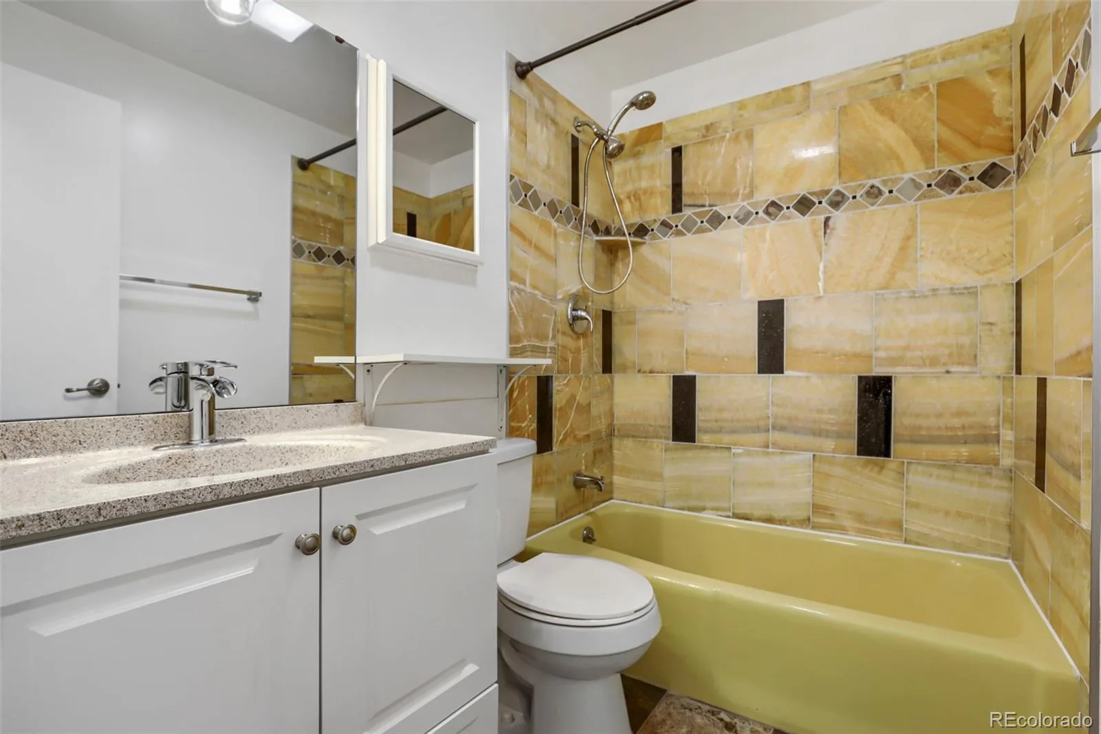 1162 S Eagle Circle #A Aurora CO 80012 | MLS #REC3007603 06112026215559 1600 18