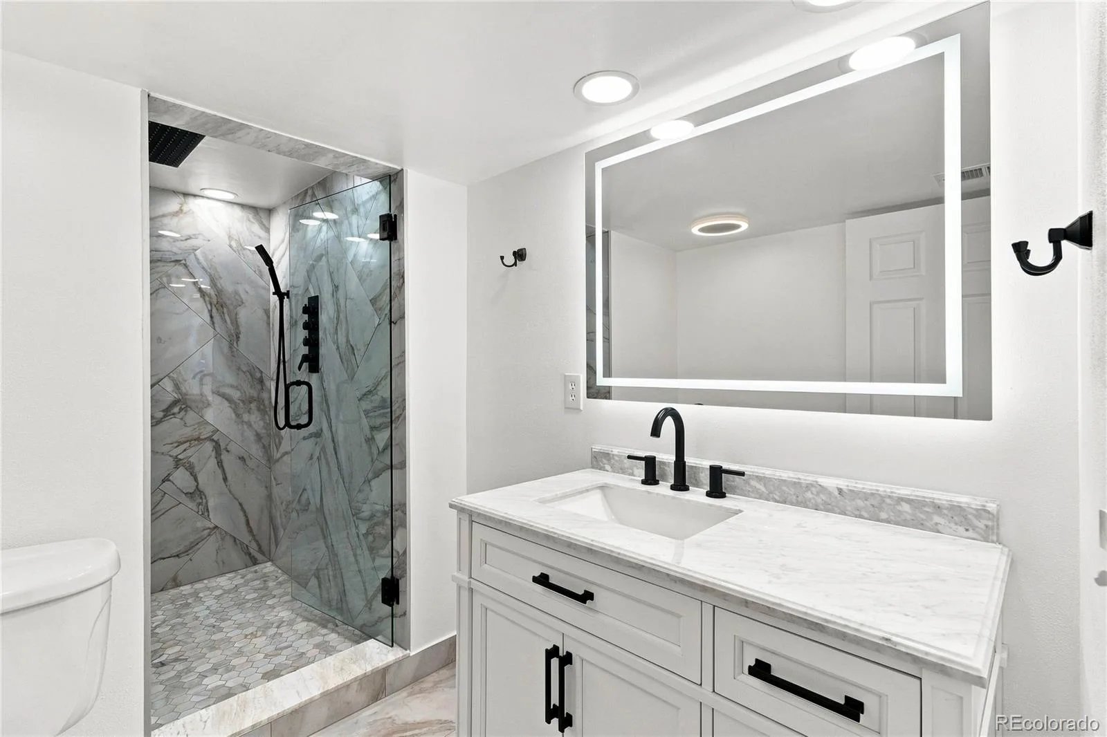 11226 W Texas Avenue Denver CO 80232 | MLS #REC3009719 09242026122743 1600 23