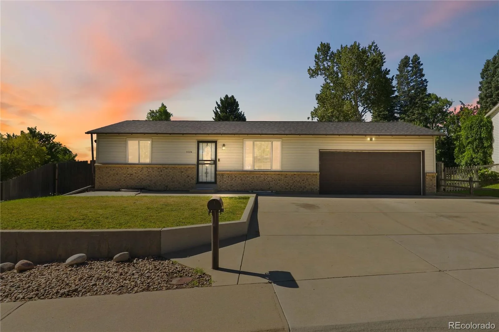11226 W Texas Avenue Denver CO 80232 | MLS #REC3009719 09242026122743 1600 44