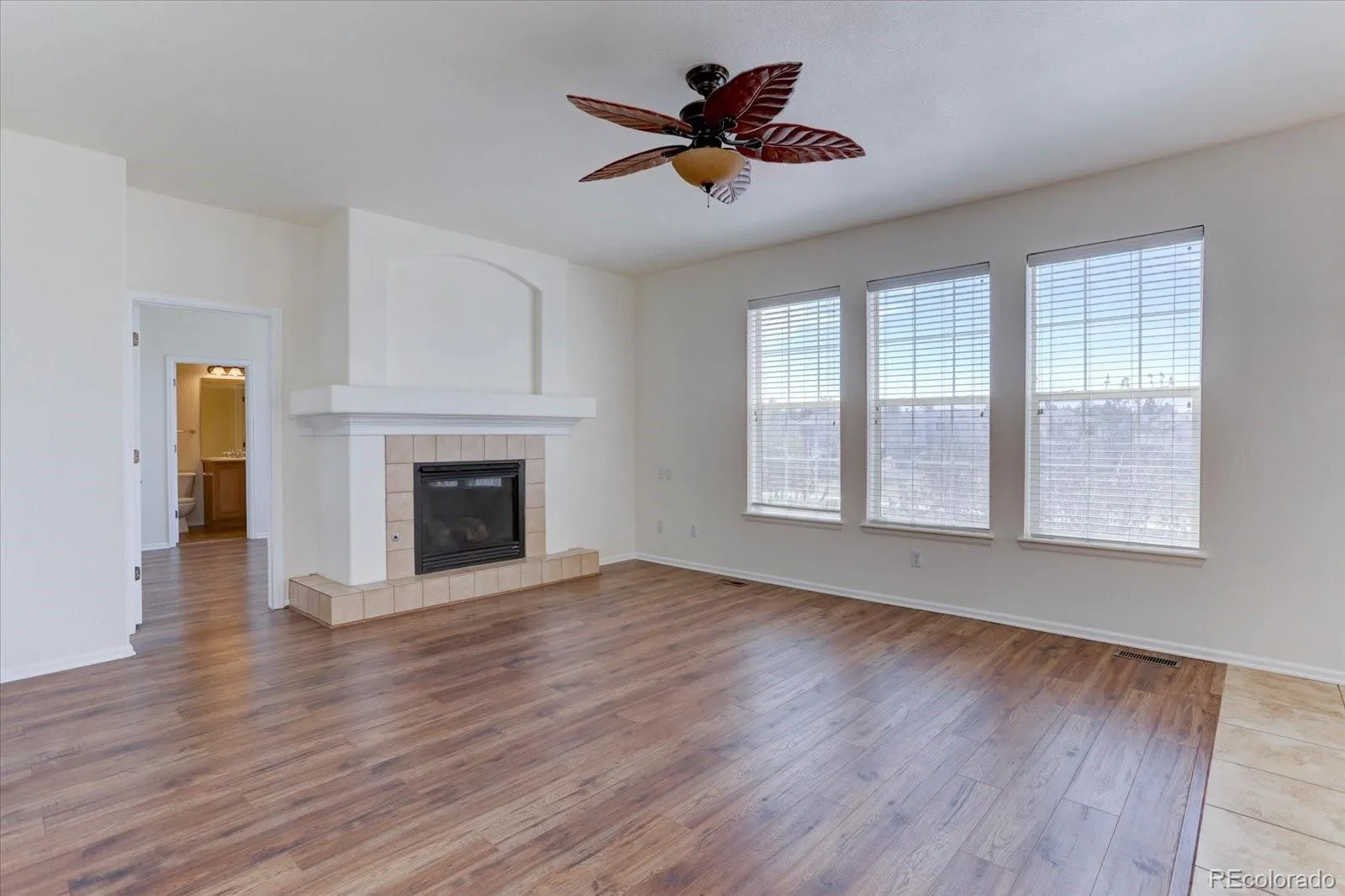20436 E Flora Drive Aurora CO 80013 MLS #REC3010131 04232026012118 1600 10