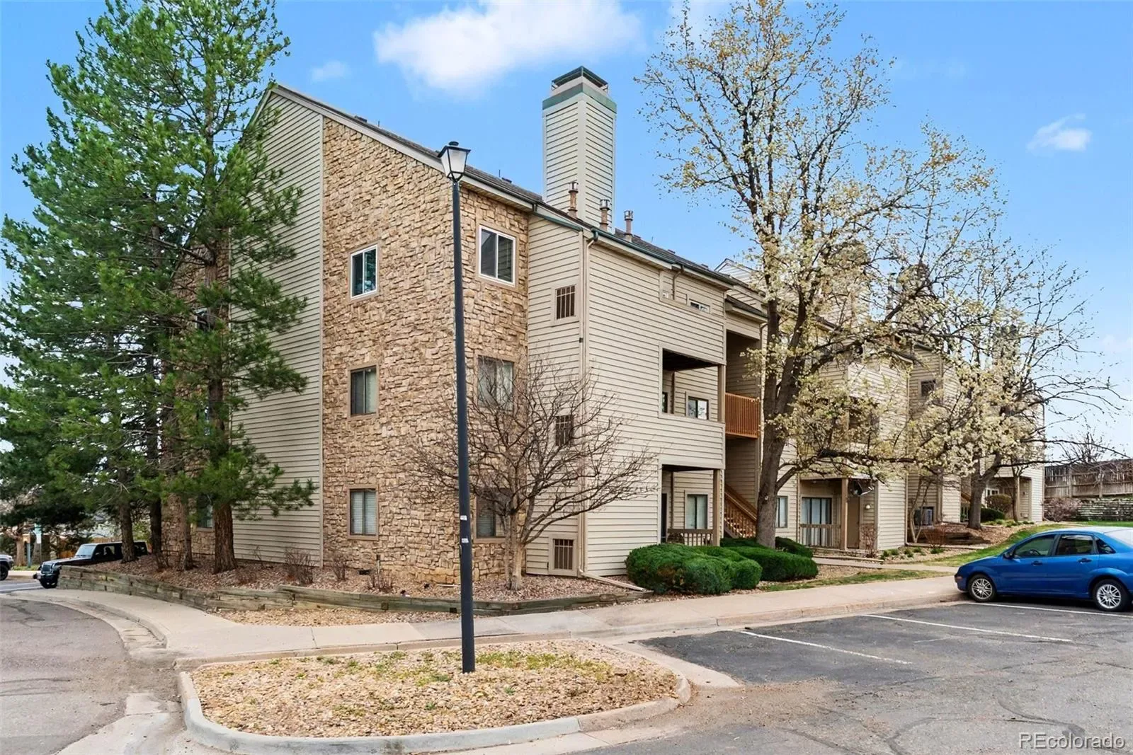7468 S Alkire Street #104 Littleton CO 80127 | MLS #REC3012856 03262026154529 1600 19