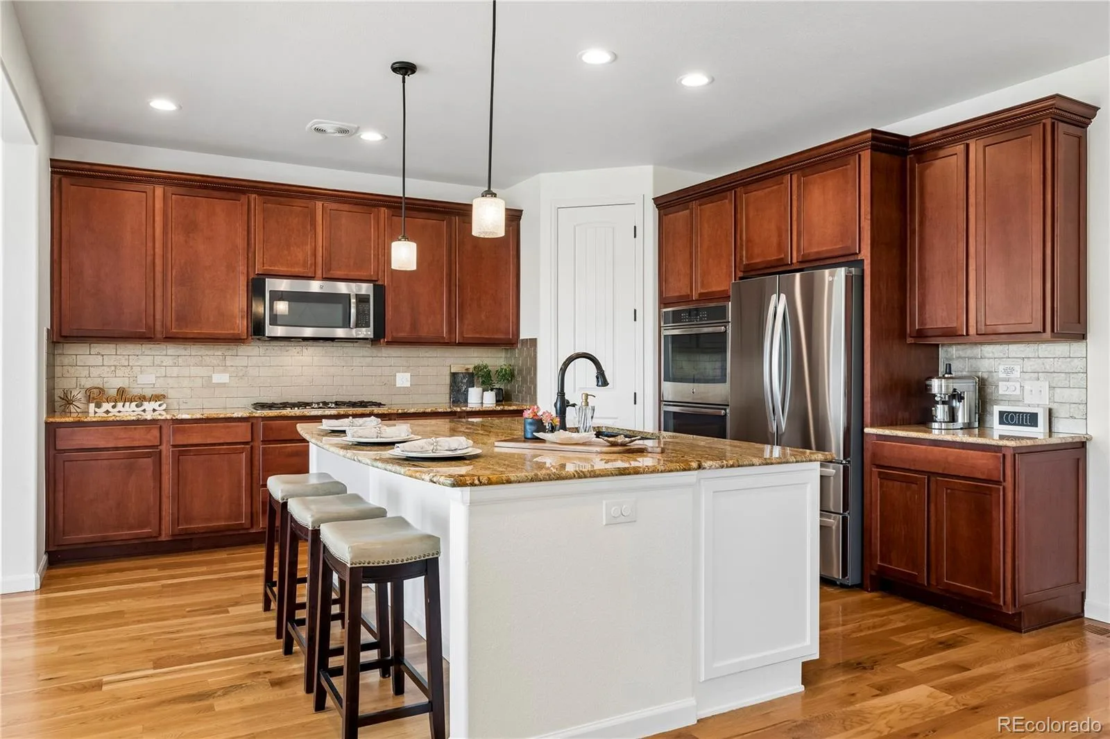 784 Ellsworth Court Castle Rock CO 80104 | MLS #REC3026714 06222026184605 1600 19