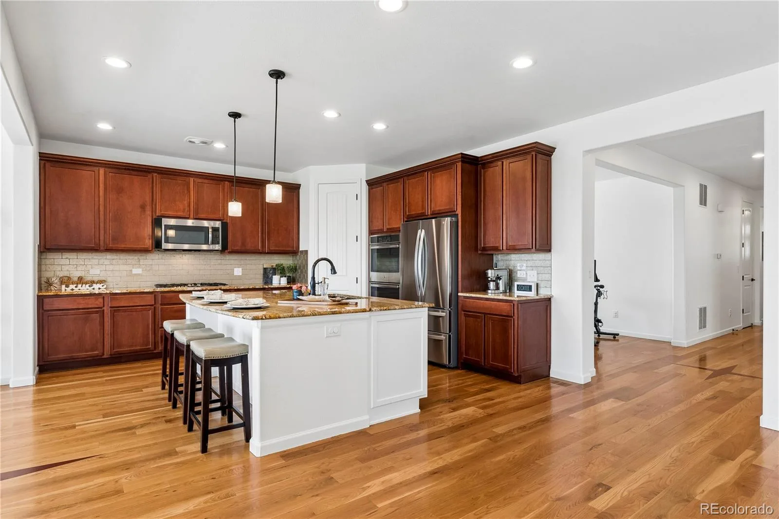 784 Ellsworth Court Castle Rock CO 80104 | MLS #REC3026714 06222026184605 1600 20