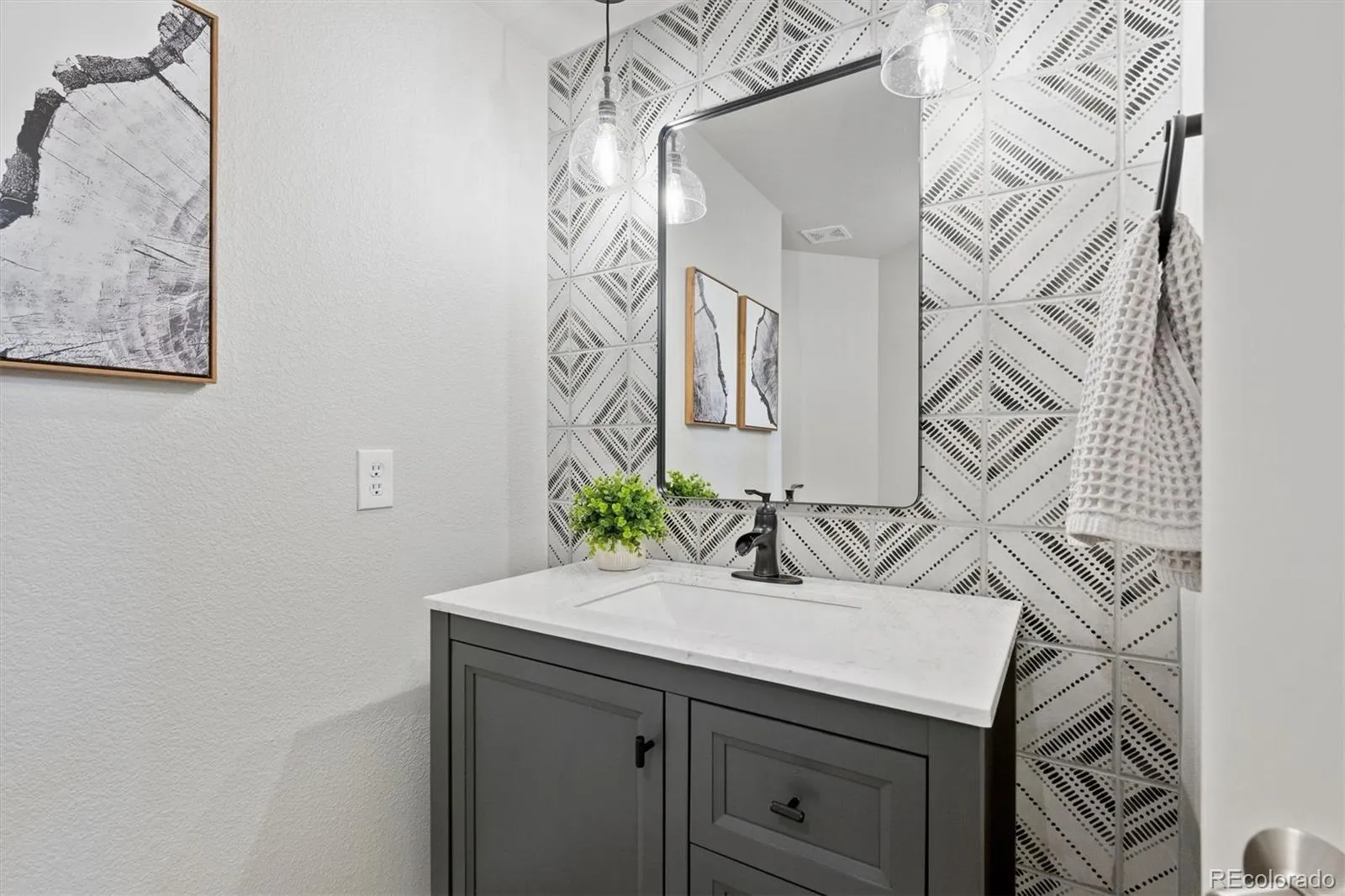 6924 S Picadilly Street Aurora CO 80016 MLS #REC3027895 05052026035344 1600 17