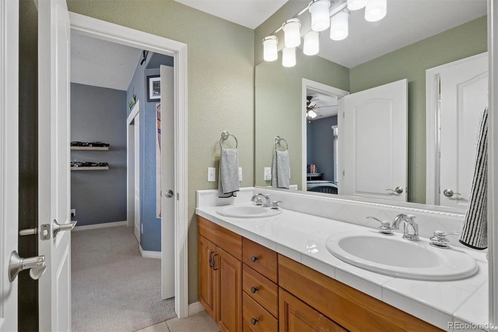 6924 S Picadilly Street Aurora CO 80016 MLS #REC3027895 05052026035344 1600 21