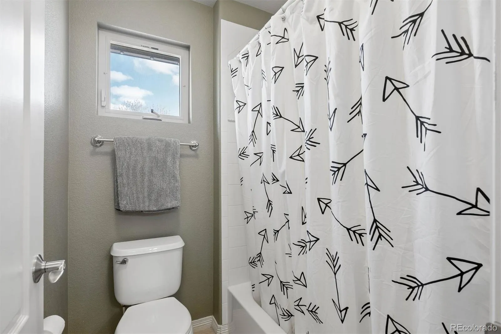 6924 S Picadilly Street Aurora CO 80016 MLS #REC3027895 05052026035344 1600 22