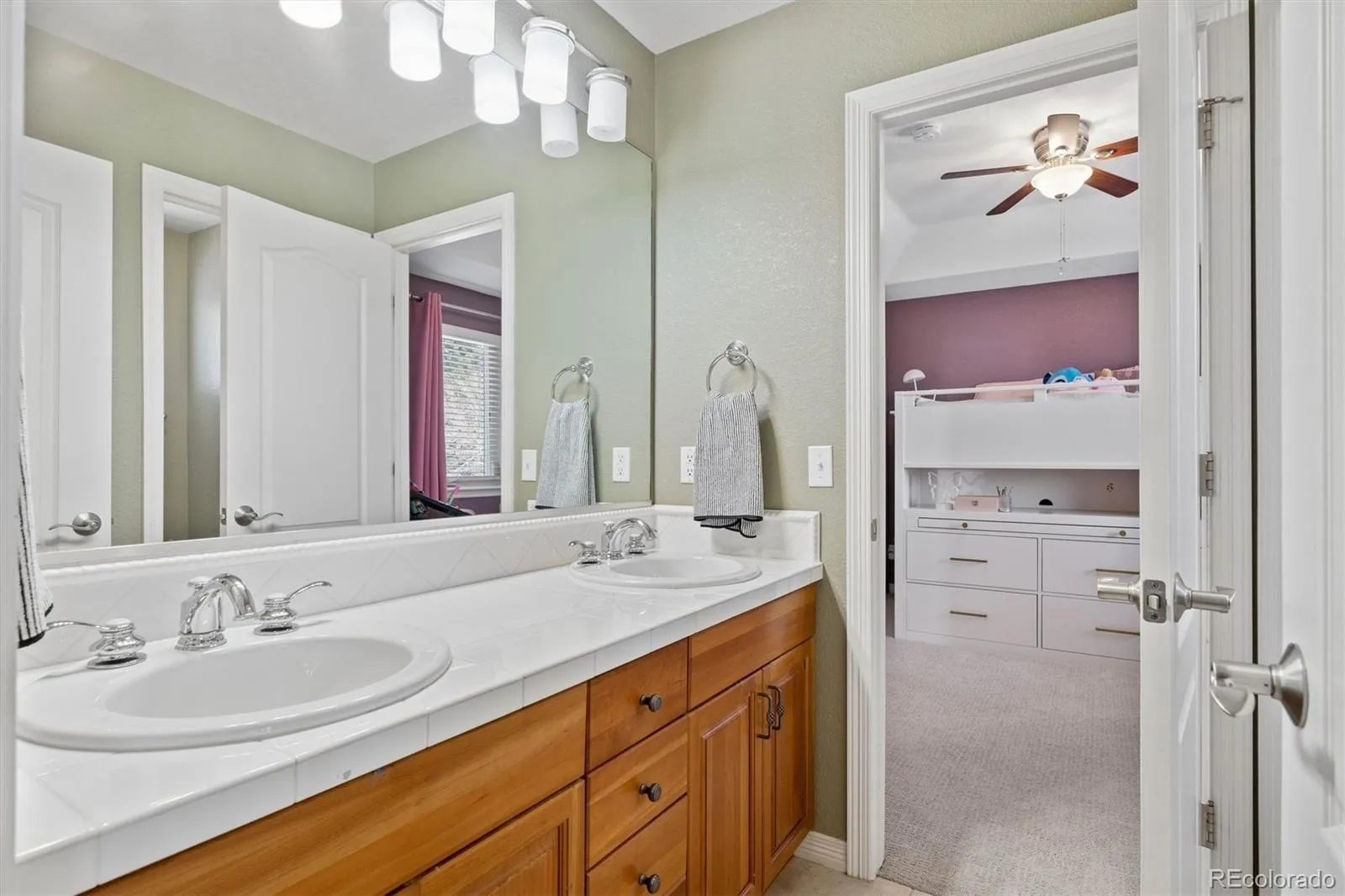 6924 S Picadilly Street Aurora CO 80016 MLS #REC3027895 05052026035344 1600 23
