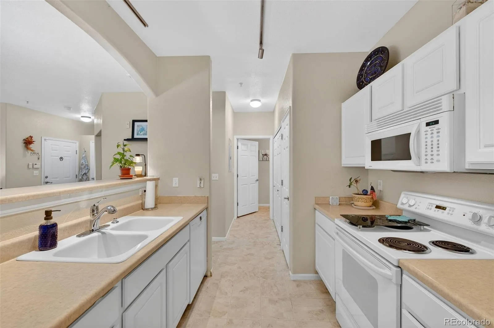 5255 Memphis Street #806 #8 Denver CO 80239 MLS #REC3030540 05272026023310 1600 13