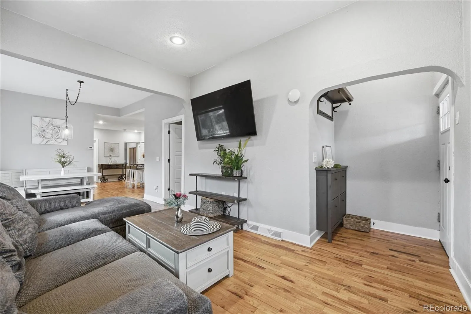 2073 S Logan Street Denver CO 80210 MLS #REC3038068 05202026000637 1600 10