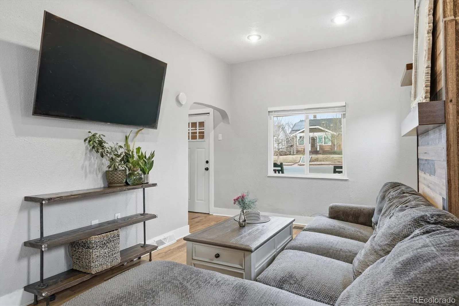 2073 S Logan Street Denver CO 80210 MLS #REC3038068 05202026000637 1600 11