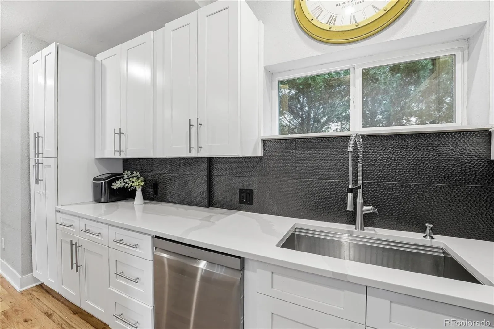 2073 S Logan Street Denver CO 80210 MLS #REC3038068 05202026000637 1600 19