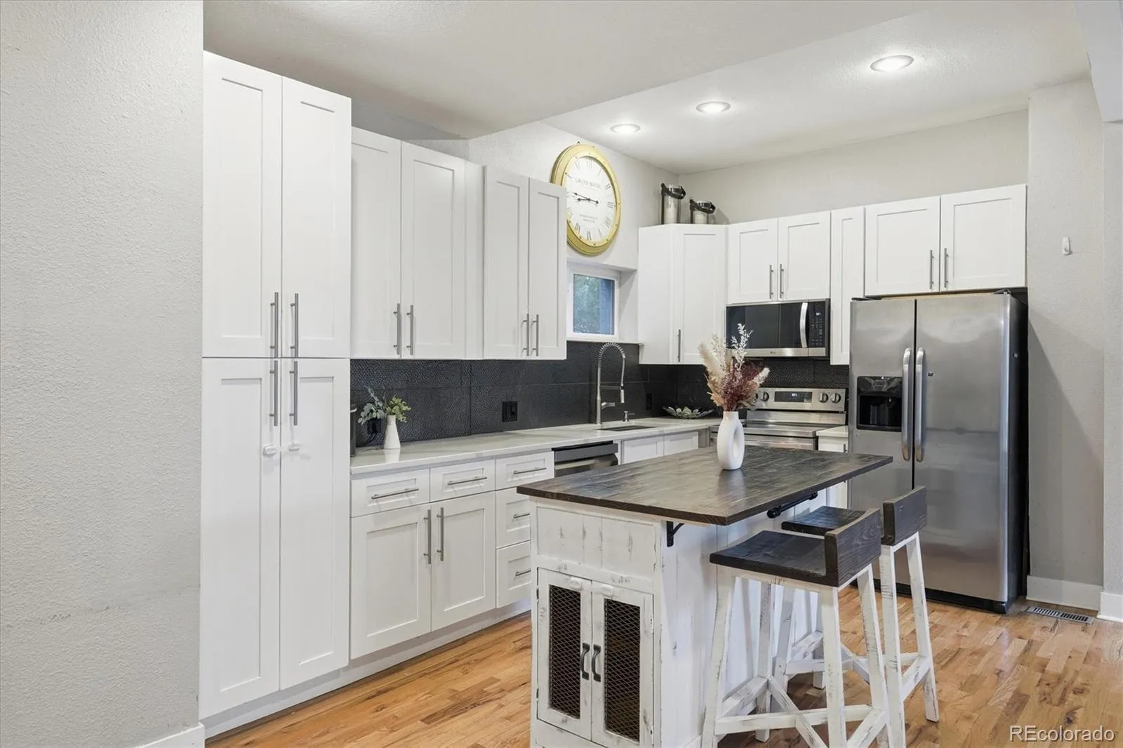 2073 S Logan Street Denver CO 80210 MLS #REC3038068 05202026000637 1600 23