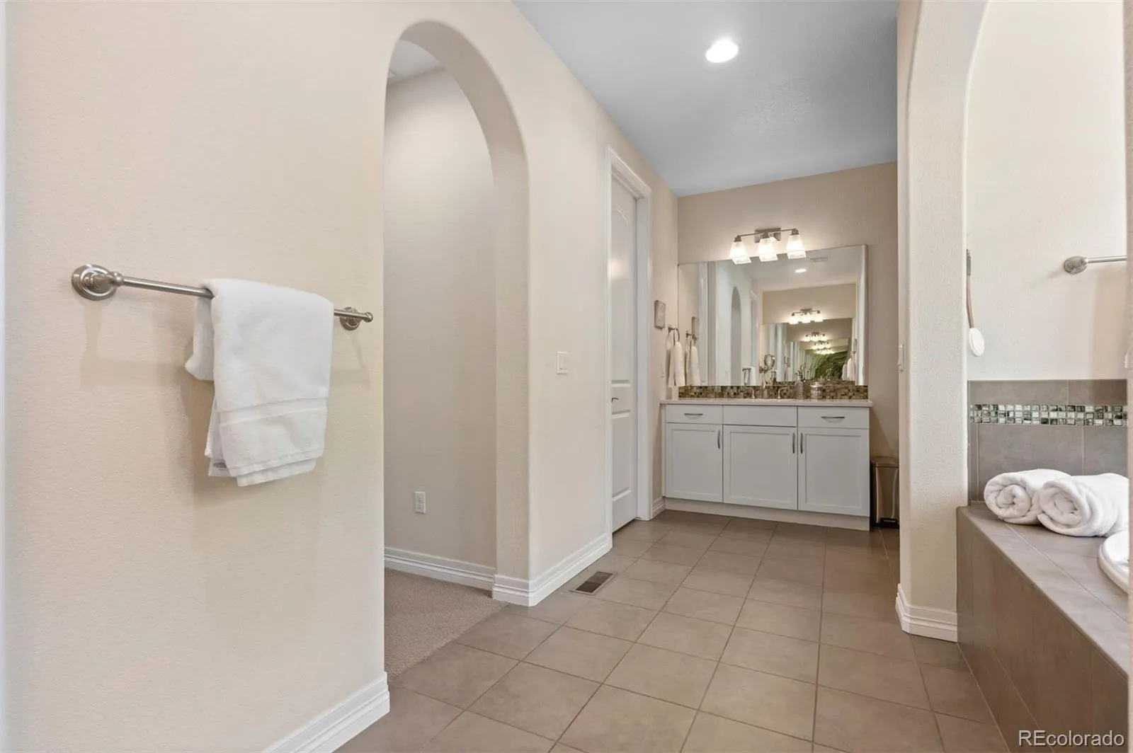 04162026173954 1600 33