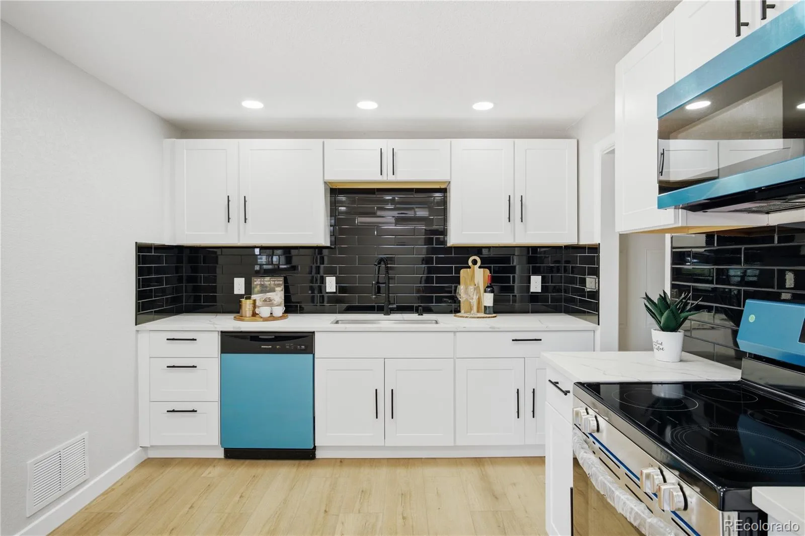 3049 Ursula Street Aurora CO 80011 | MLS #REC3043338 08092026003644 1600 10