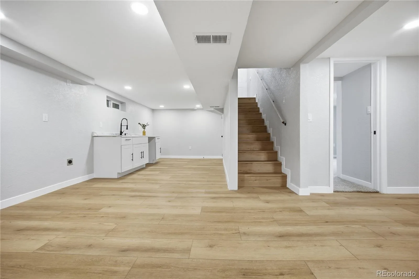 3049 Ursula Street Aurora CO 80011 | MLS #REC3043338 08092026003644 1600 18