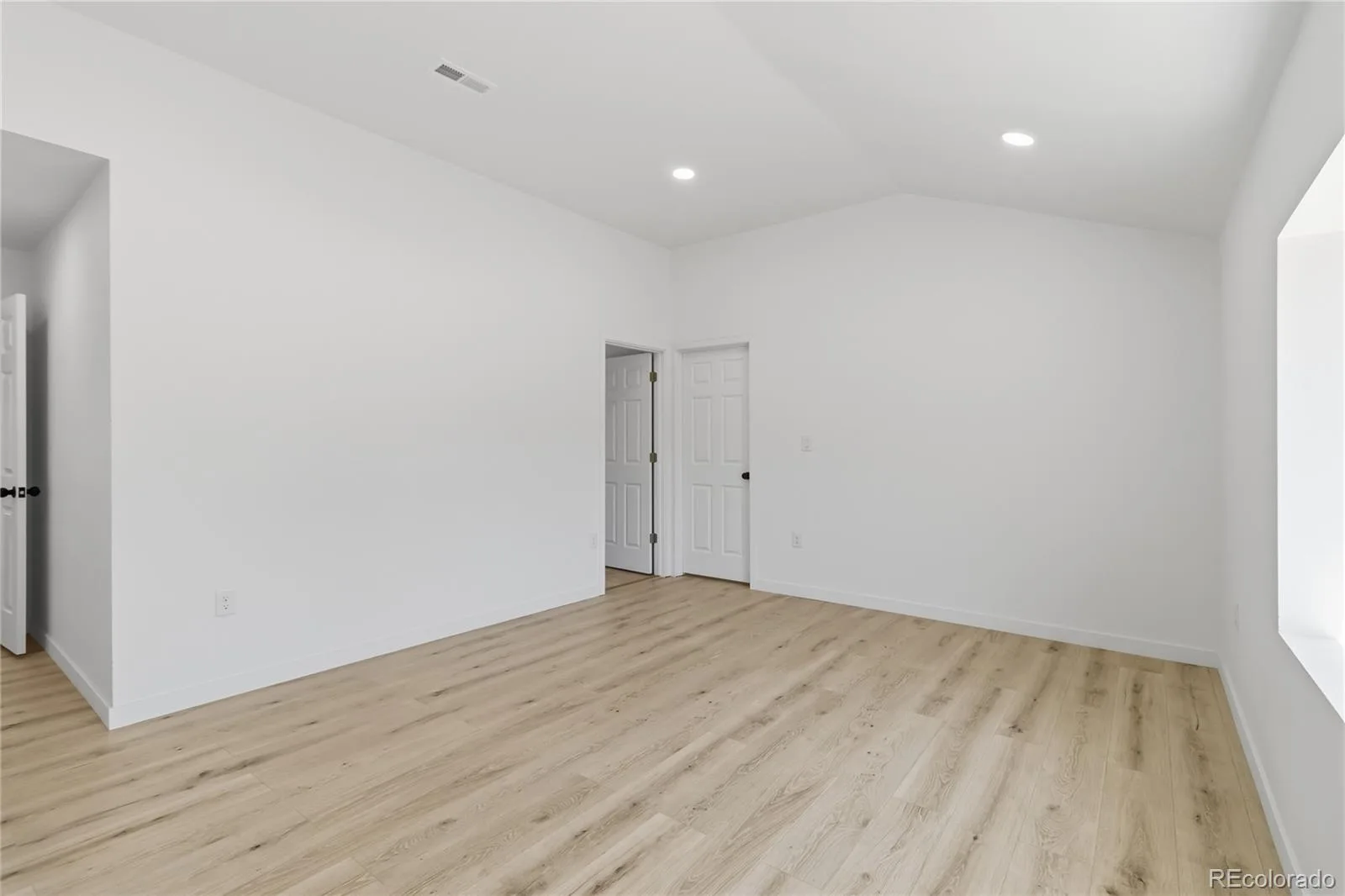 1235 S Irving Street Denver CO 80219 | MLS #REC3046149 09232026085602 1600 32