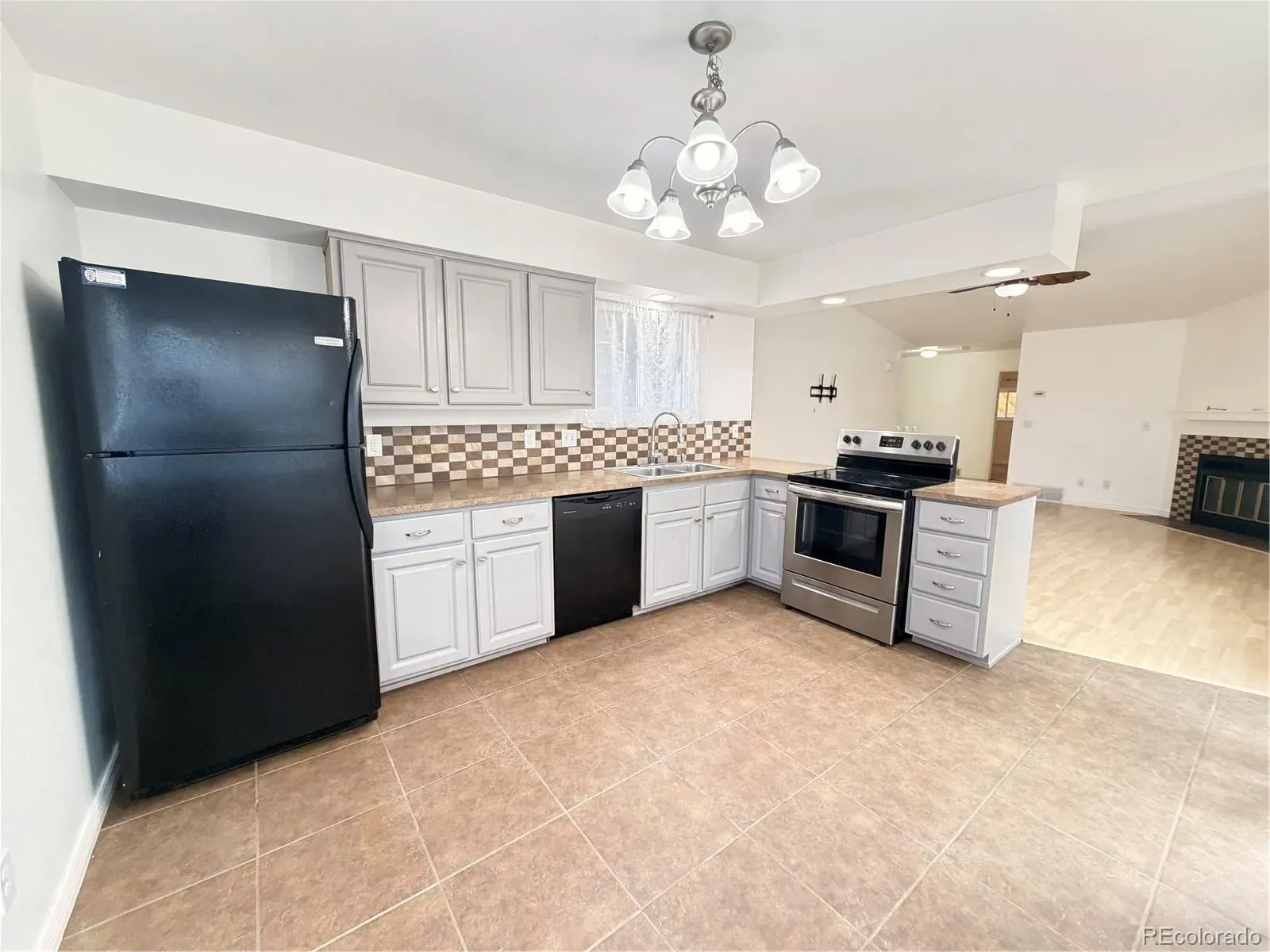 2803 Denver Avenue Longmont CO 80503 MLS #REC3050528 03142026212554 1600 5