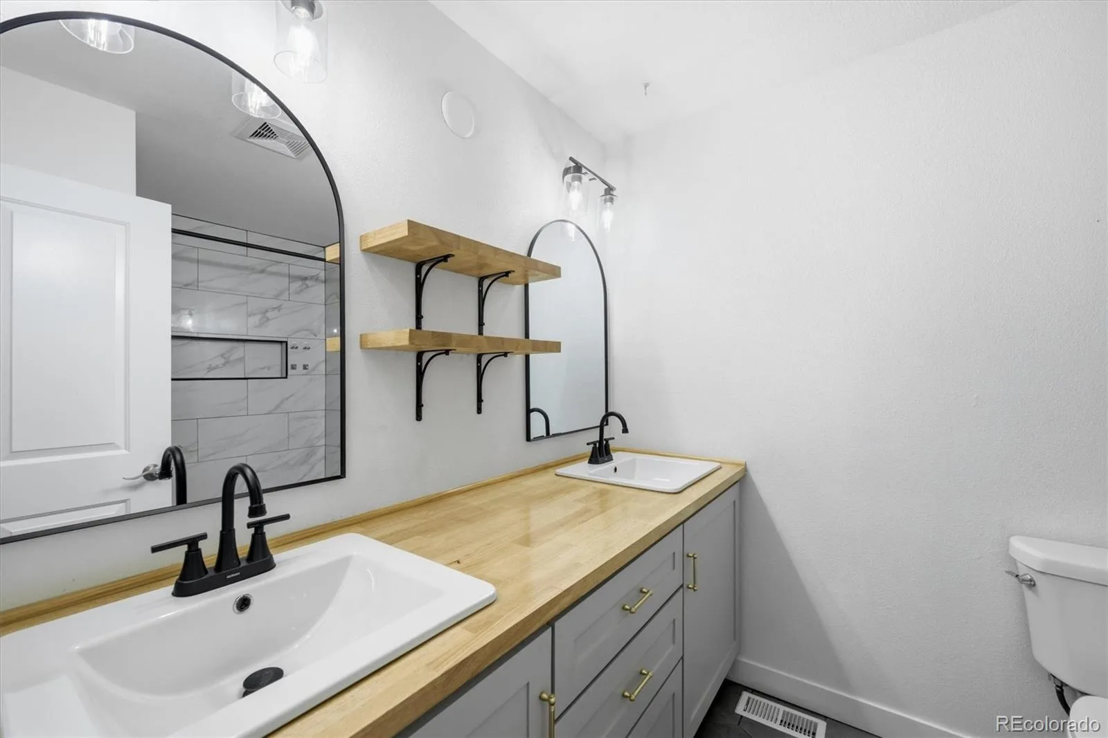8199 Welby Road #1403 Thornton CO 80229 | MLS #REC3050673 08292026001904 1600 25