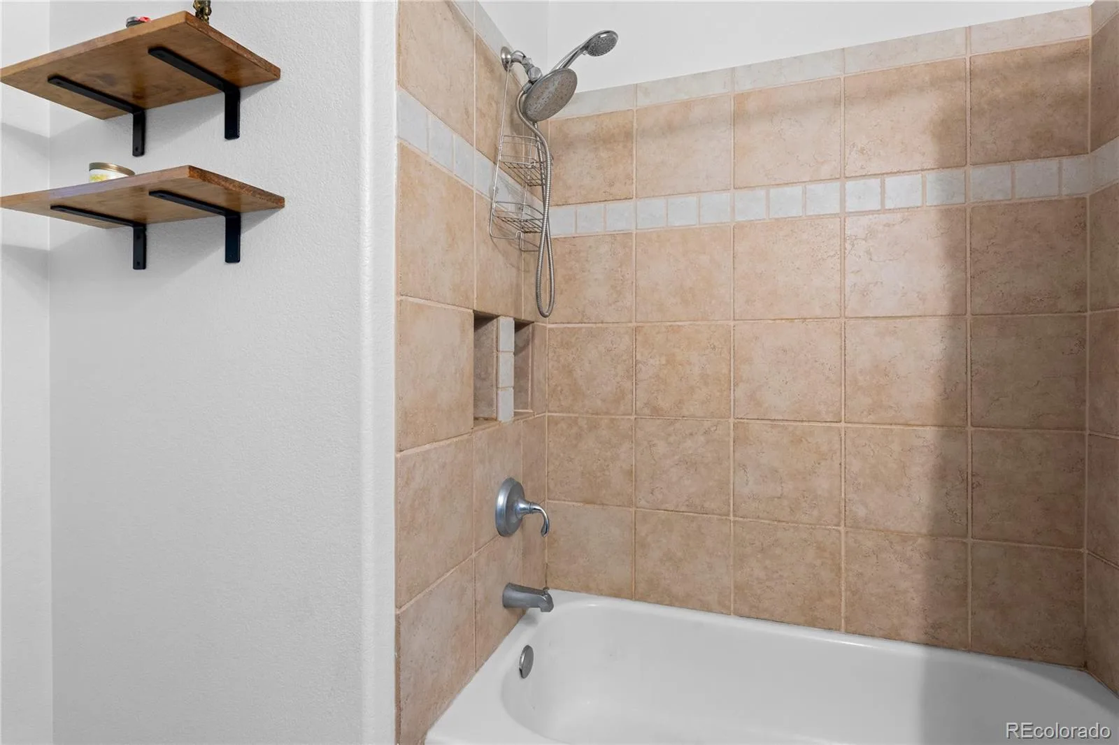 5350 S Picadilly Court Aurora CO 80015 | MLS #REC3051189 08042026153630 1600 20