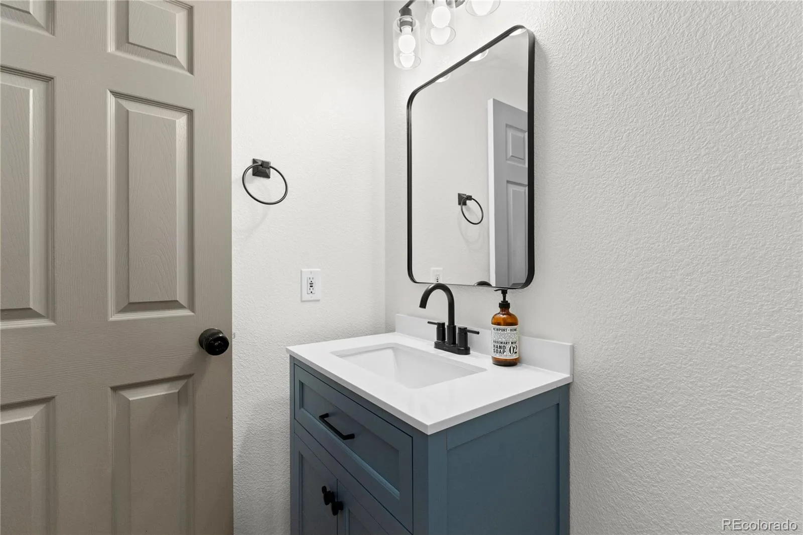 5350 S Picadilly Court Aurora CO 80015 | MLS #REC3051189 08042026153630 1600 26