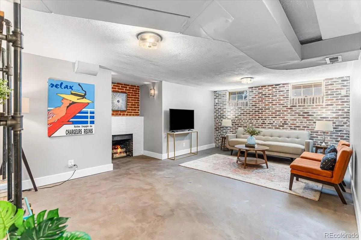 1533 N Oneida Street Denver CO 80220 | MLS #REC3055317 09232026085648 1200 25