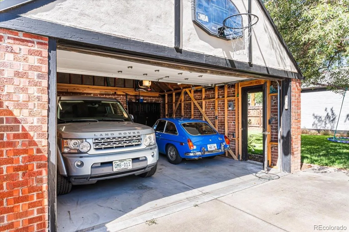 1533 N Oneida Street Denver CO 80220 | MLS #REC3055317 09232026085648 1200 37