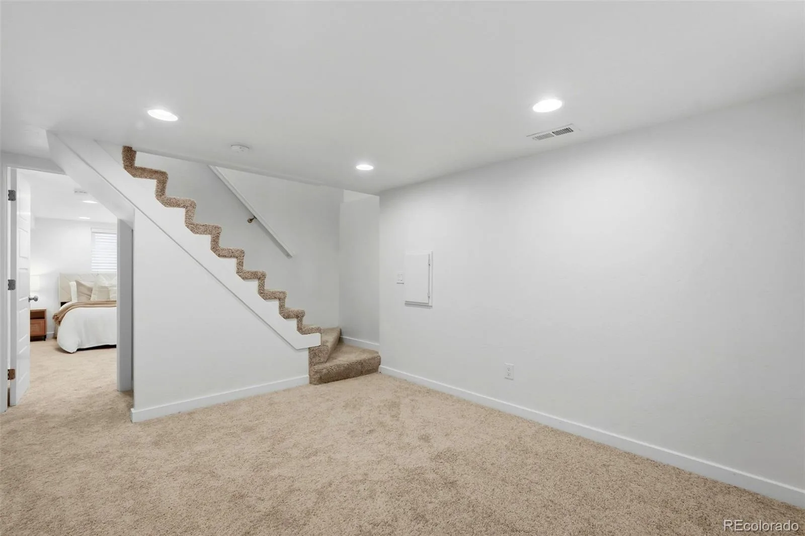 3030 Newport Street Denver CO 80207 | MLS #REC3061623 10092026004935 1600 18