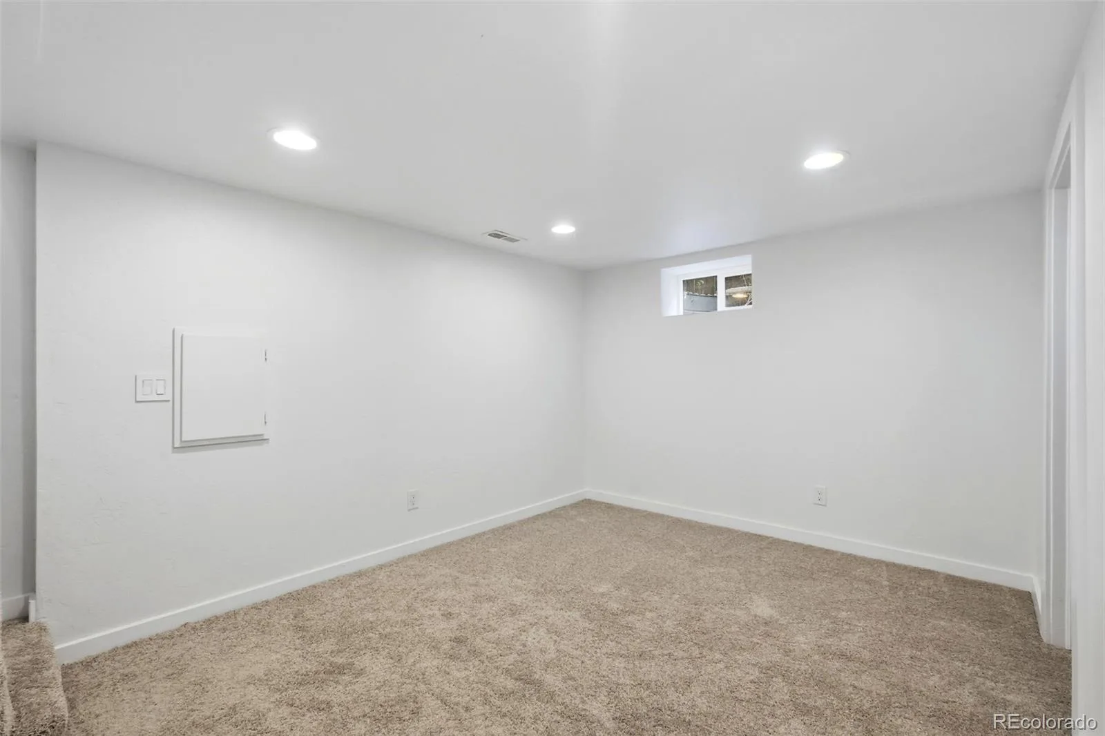 3030 Newport Street Denver CO 80207 | MLS #REC3061623 10092026004935 1600 19