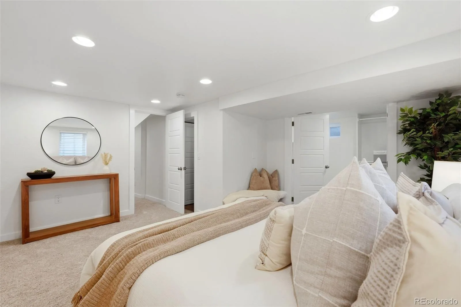 3030 Newport Street Denver CO 80207 | MLS #REC3061623 10092026004935 1600 20