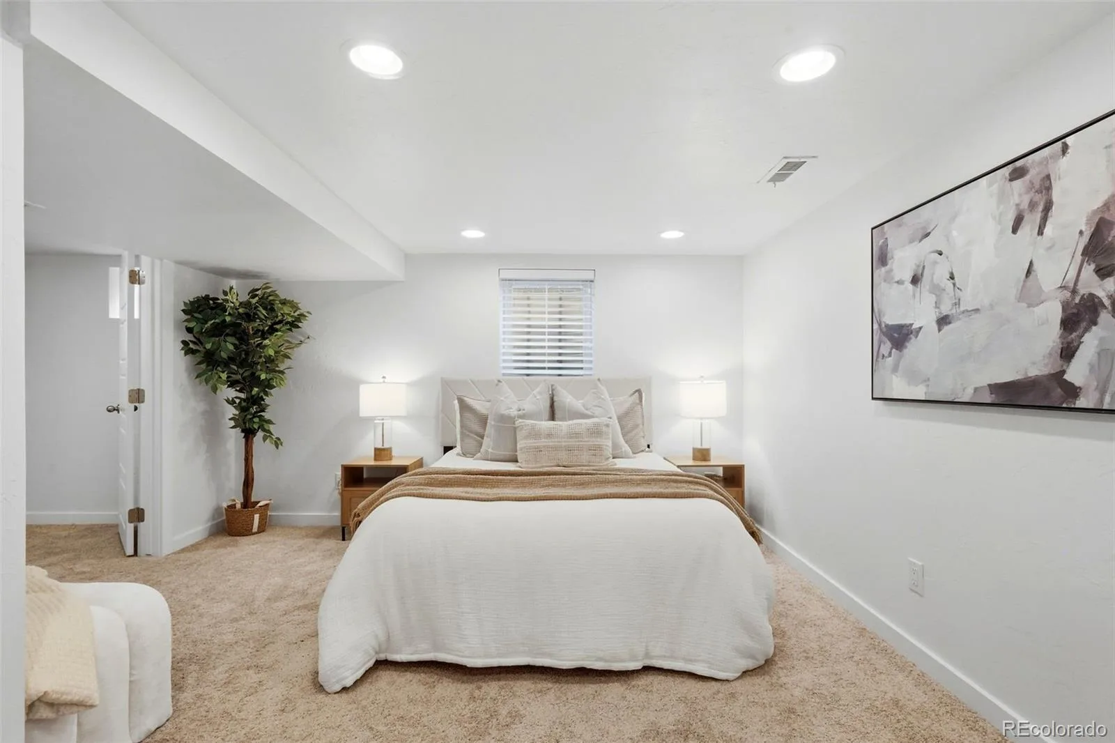 3030 Newport Street Denver CO 80207 | MLS #REC3061623 10092026004935 1600 21