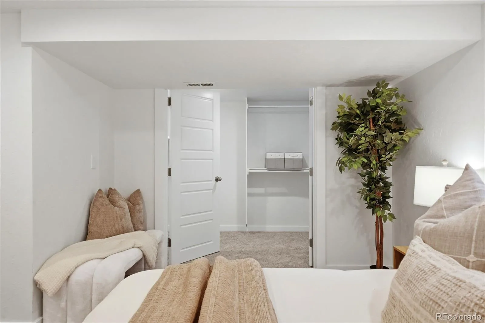 3030 Newport Street Denver CO 80207 | MLS #REC3061623 10092026004935 1600 22