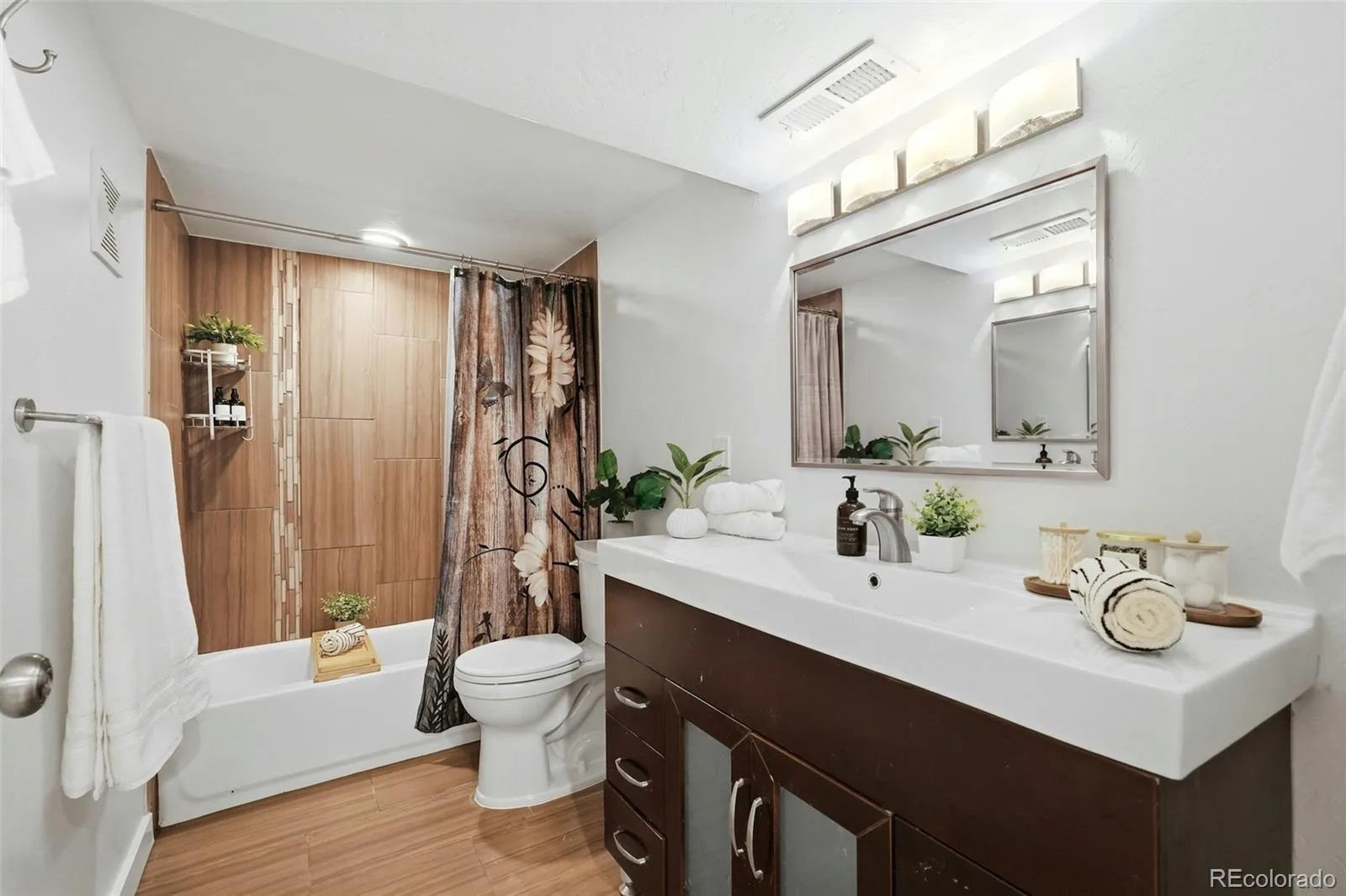 3030 Newport Street Denver CO 80207 | MLS #REC3061623 10092026004935 1600 23