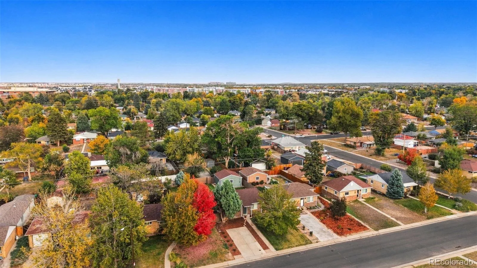 3030 Newport Street Denver CO 80207 | MLS #REC3061623 10092026004935 1600 31