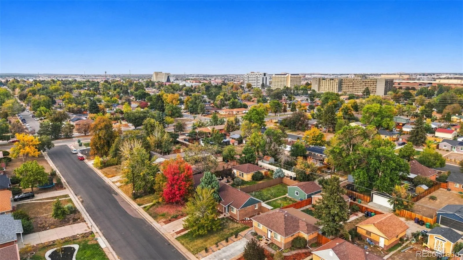 3030 Newport Street Denver CO 80207 | MLS #REC3061623 10092026004935 1600 35