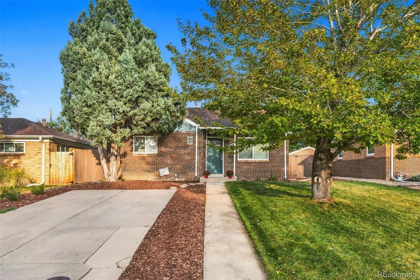 3030 Newport Street Denver CO 80207 | MLS #REC3061623 10092026004935 1600 36