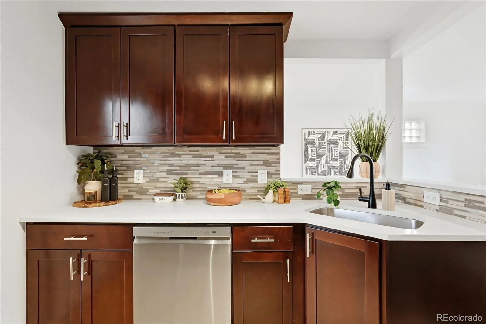3030 Newport Street Denver CO 80207 | MLS #REC3061623 10092026004935 1600 8
