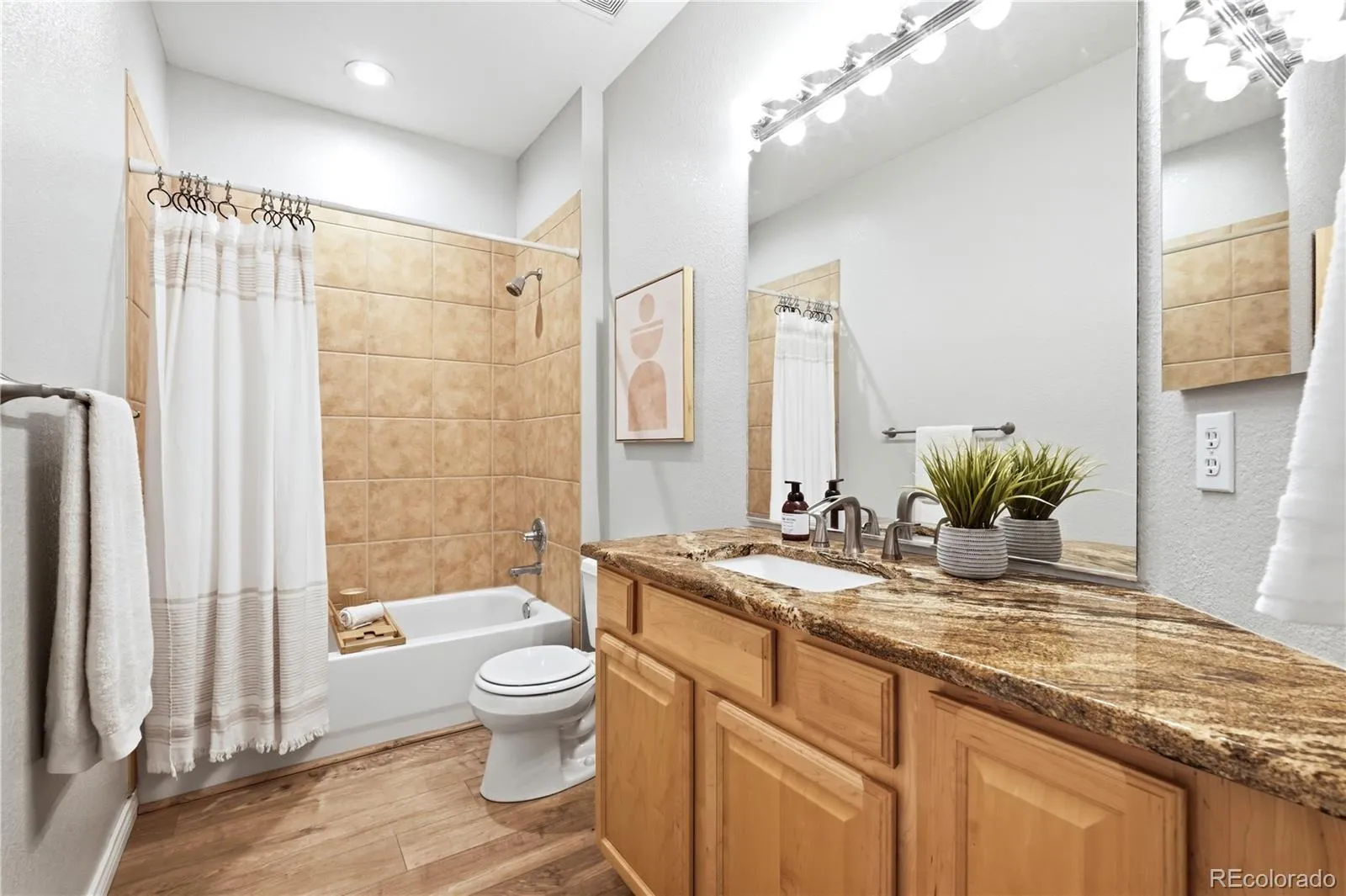 6911 Buckskin Drive Littleton CO 80125 | MLS #REC3063078 05282026030640 1600 13