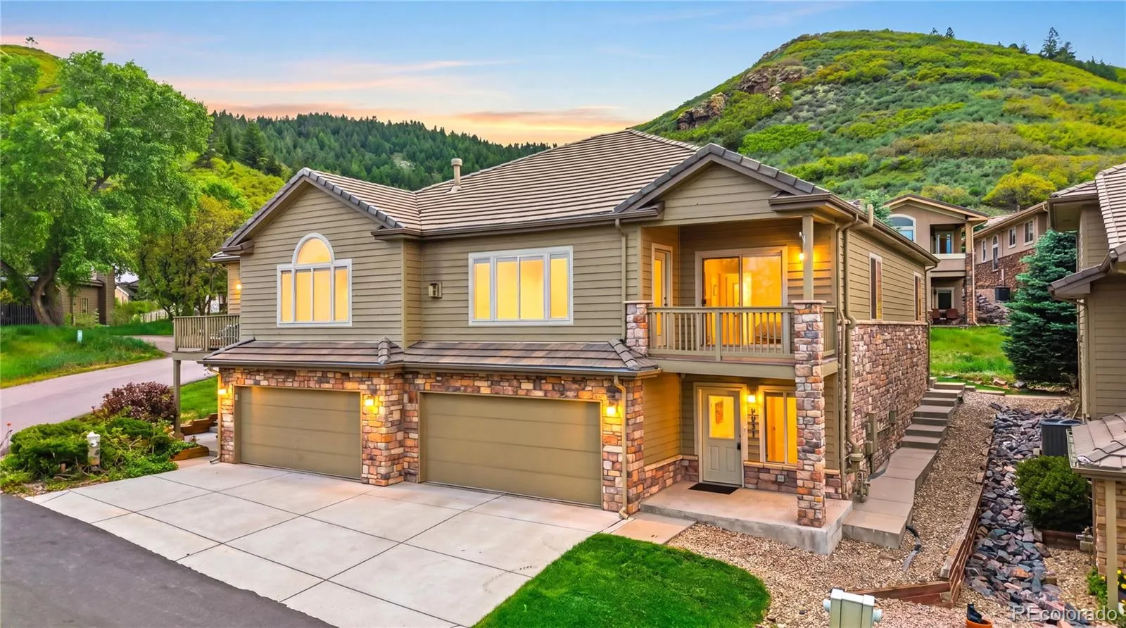 6911 Buckskin Drive Littleton CO 80125 | MLS #REC3063078 05282026030640 1600 25