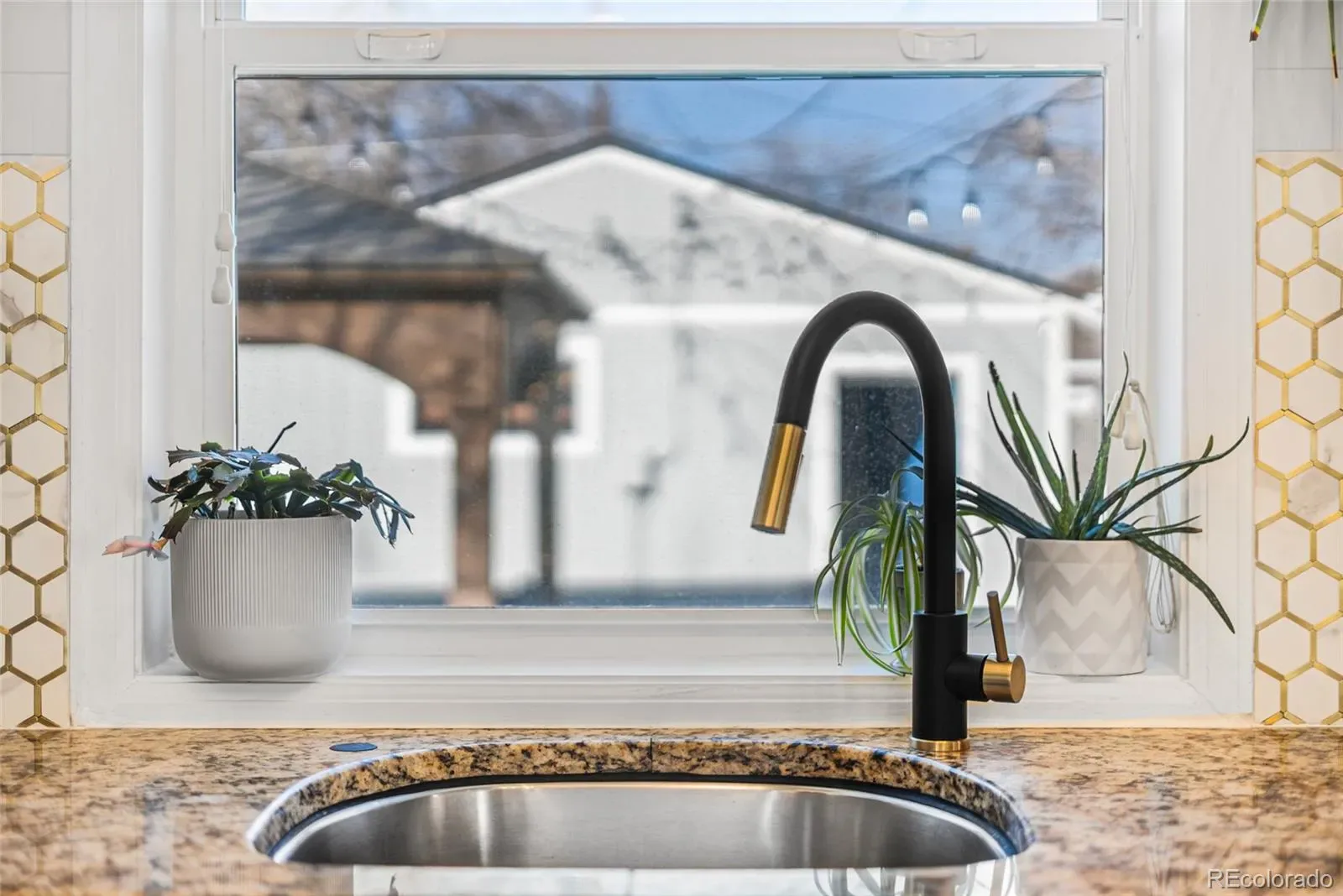 03232026011906 1600 10