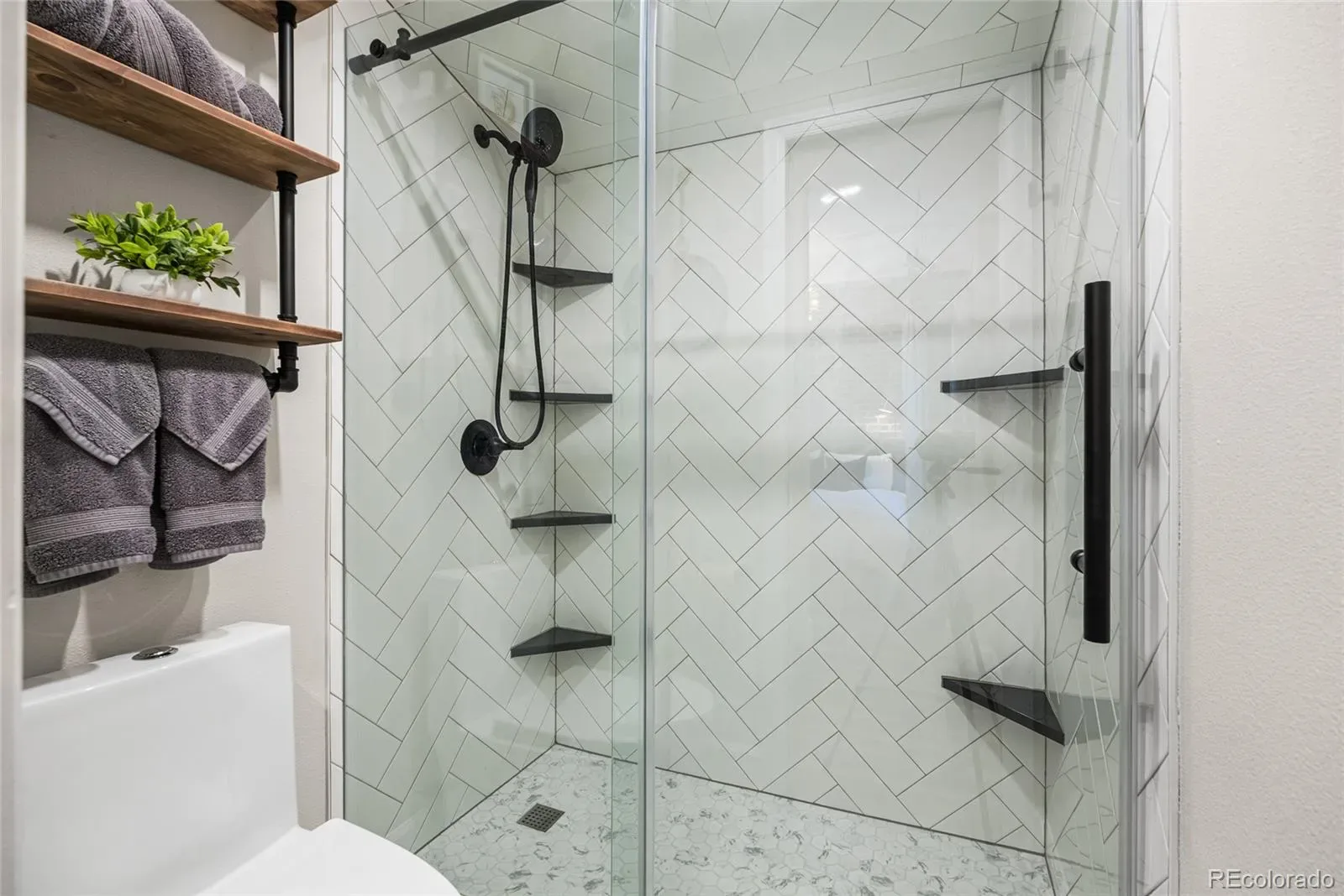 03232026011906 1600 17