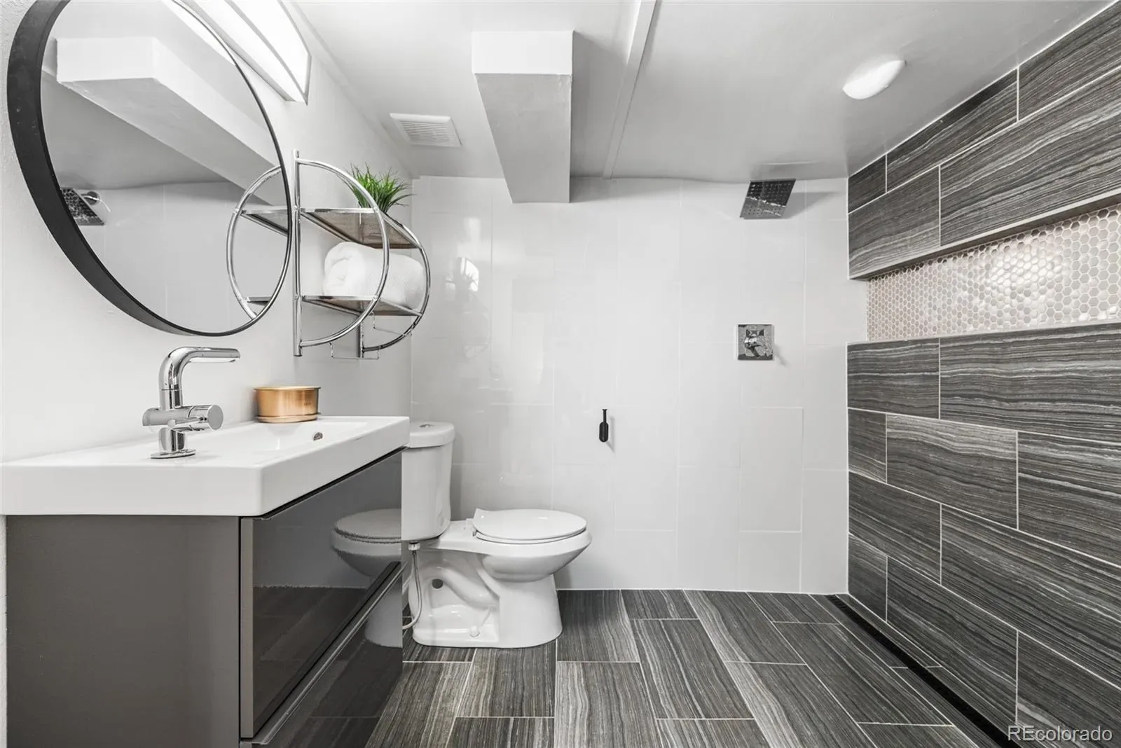 03232026011906 1600 32