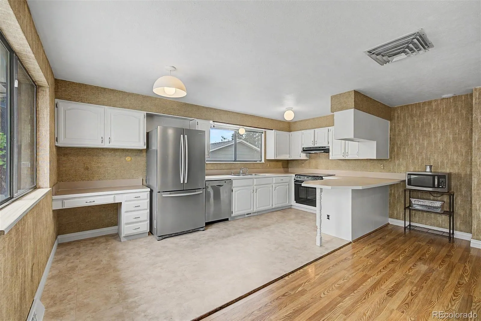 9309 W 76th Avenue Arvada CO 80005 MLS #REC3074297 05132026212252 1600 17