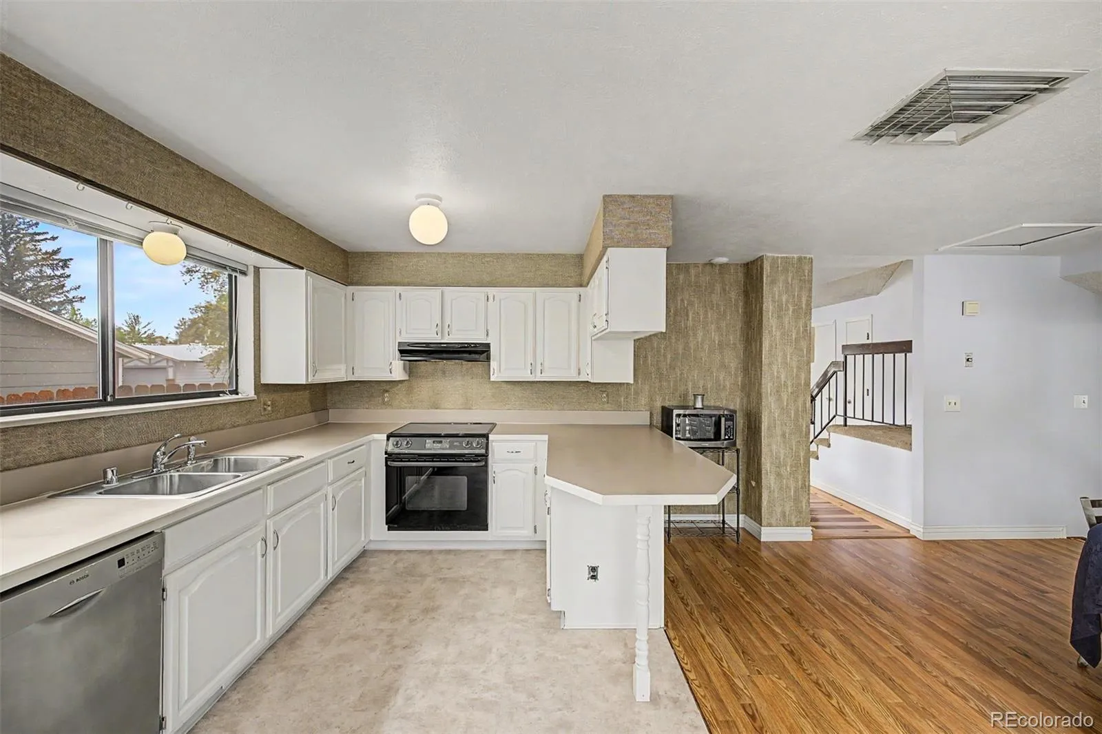 9309 W 76th Avenue Arvada CO 80005 MLS #REC3074297 05132026212252 1600 19