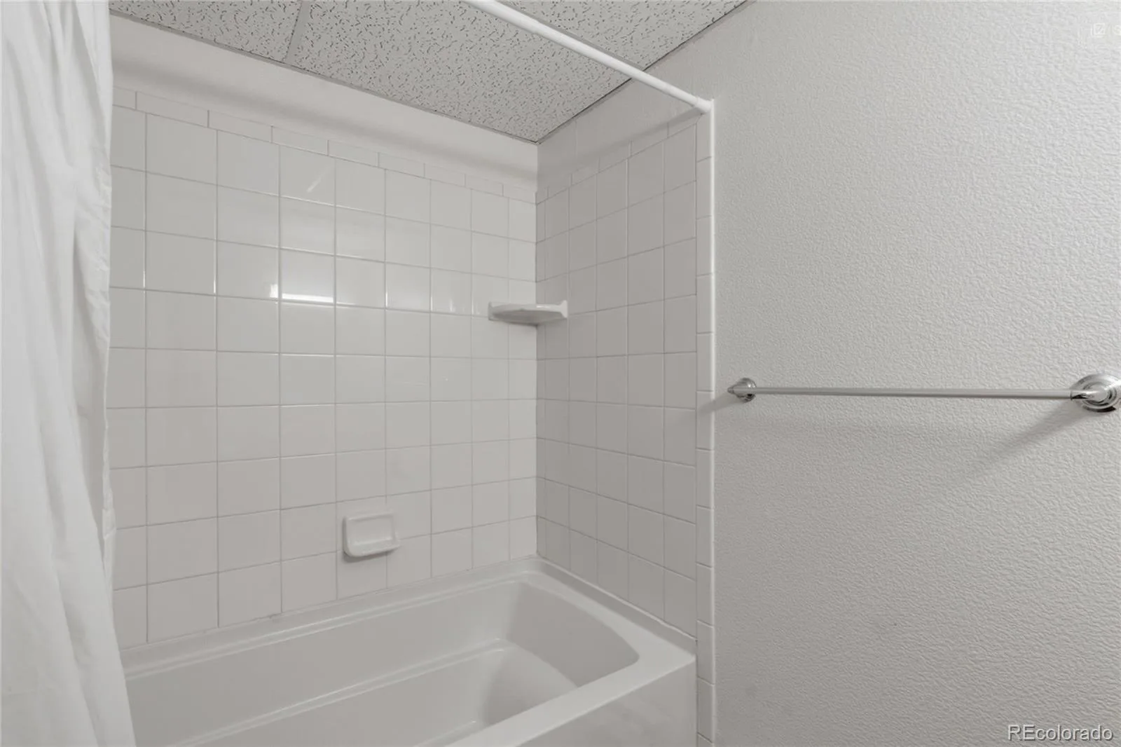 2231 S Vaughn Way #216B Aurora CO 80014 MLS #REC3075572 06032026145703 1600 24