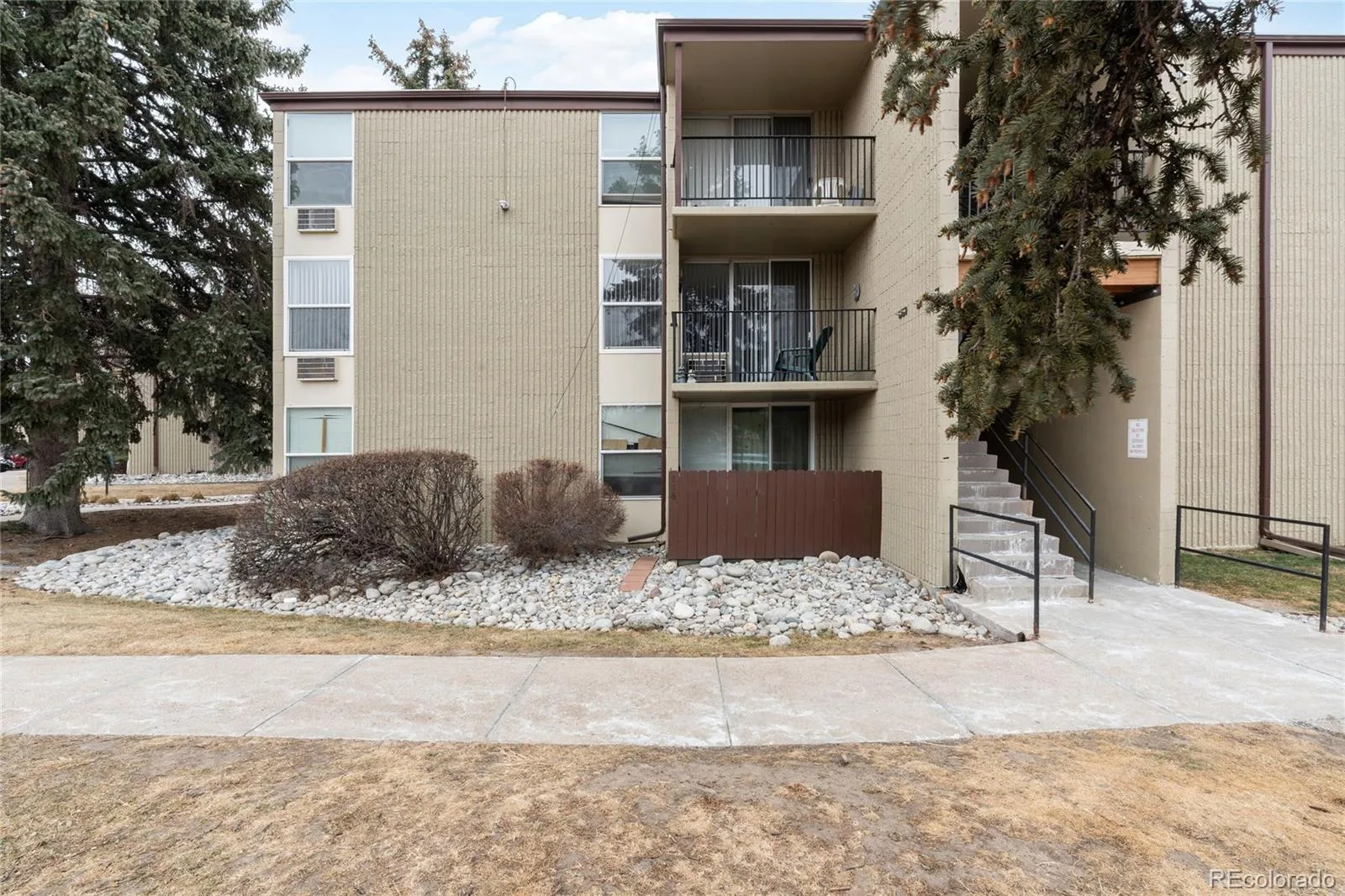 2231 S Vaughn Way #216B Aurora CO 80014 MLS #REC3075572 06032026145703 1600 40