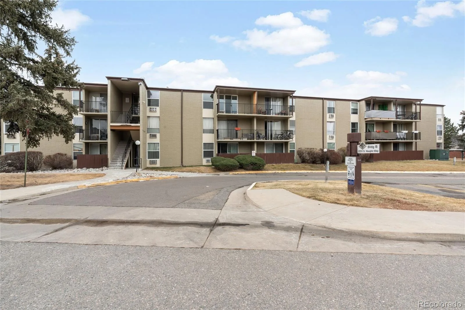 2231 S Vaughn Way #216B Aurora CO 80014 MLS #REC3075572 06032026145703 1600 41