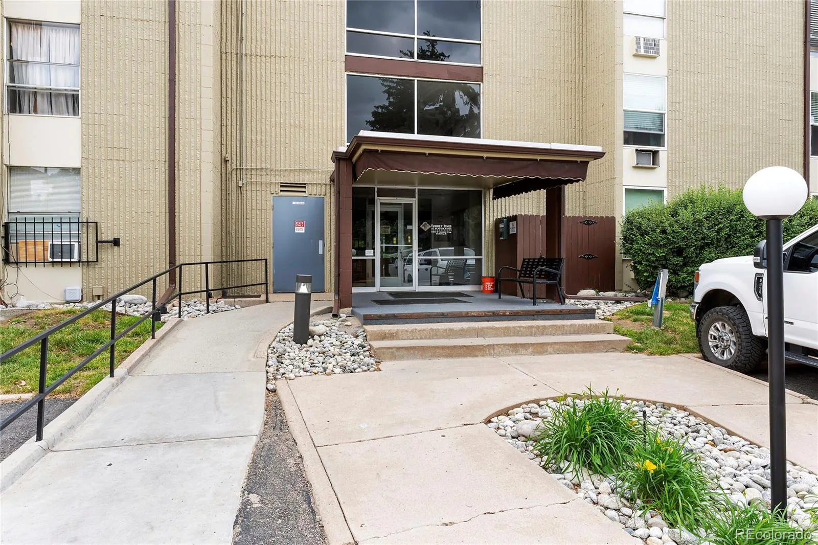 2231 S Vaughn Way #216B Aurora CO 80014 MLS #REC3075572 06032026145703 1600 5