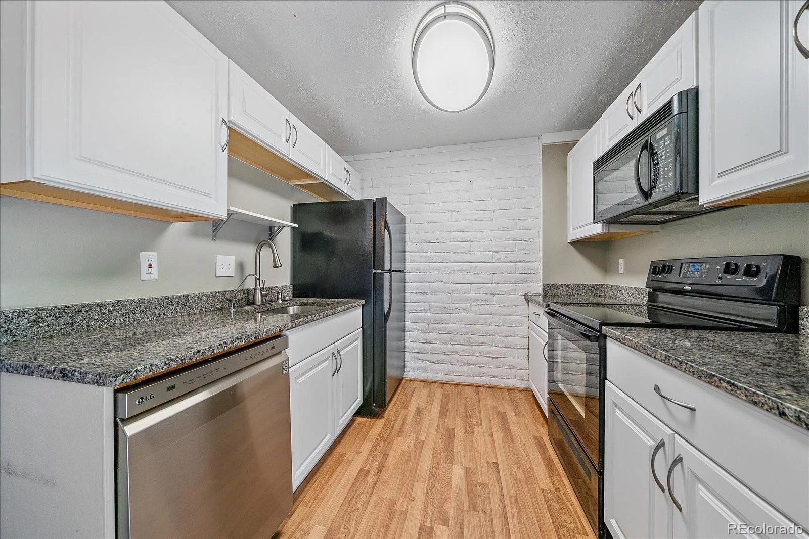 7404 S Zephyr Court Littleton CO 80128 | MLS #REC3082700 06162026172136 1600 10